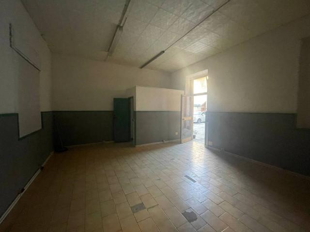 Locale Commerciale in affitto a Varedo, Lombardia