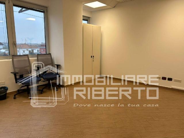 Locale Commerciale in affitto a Valera, Varedo