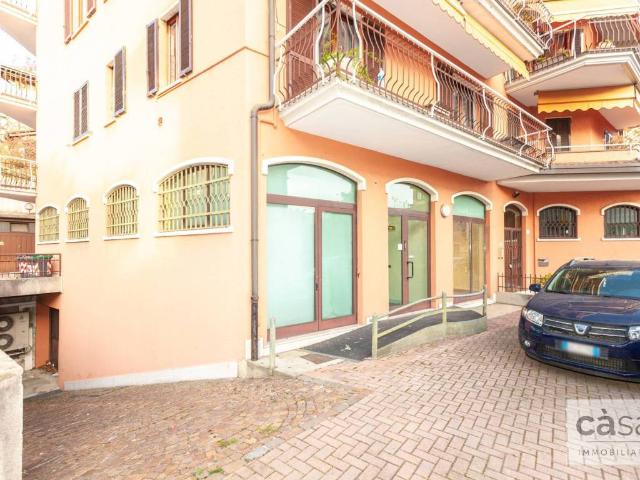 Locale Commerciale in affitto a Biumo Superiore, Varese