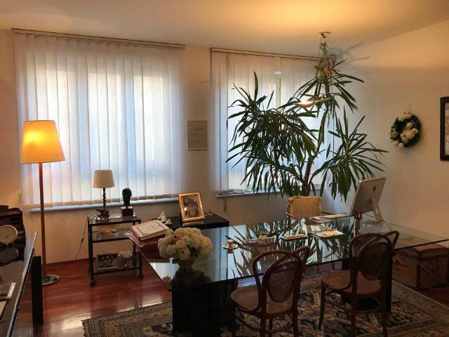 Locale Commerciale in affitto a Biumo Superiore, Varese