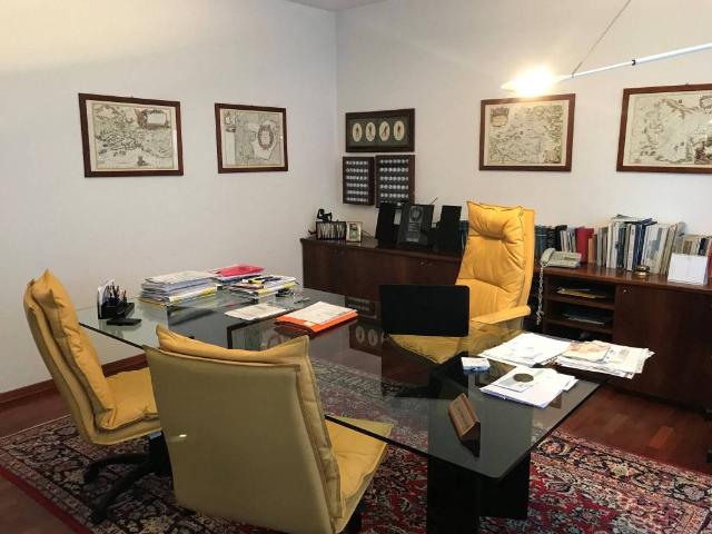 Locale Commerciale in affitto a Biumo Superiore, Varese