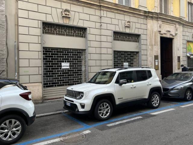 Locale Commerciale in affitto a Biumo Superiore, Varese