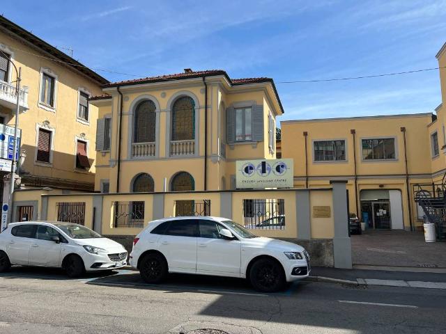 Locale Commerciale in affitto a Biumo Superiore, Varese