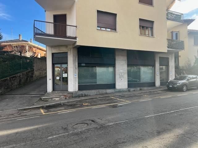 Locale Commerciale in affitto a Valle Olona, Varese