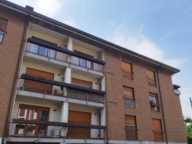 Locale Commerciale in affitto a Calcinate degli Orrigoni, Varese