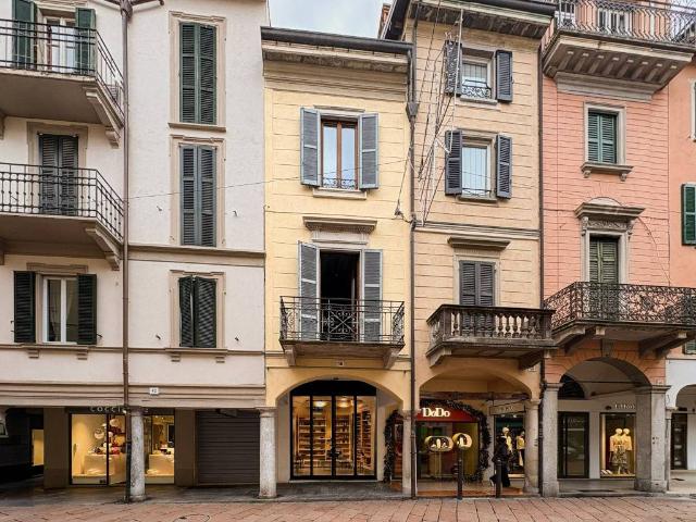 Locale Commerciale in affitto a Biumo Superiore, Varese