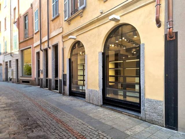 Locale Commerciale in affitto a Biumo Superiore, Varese