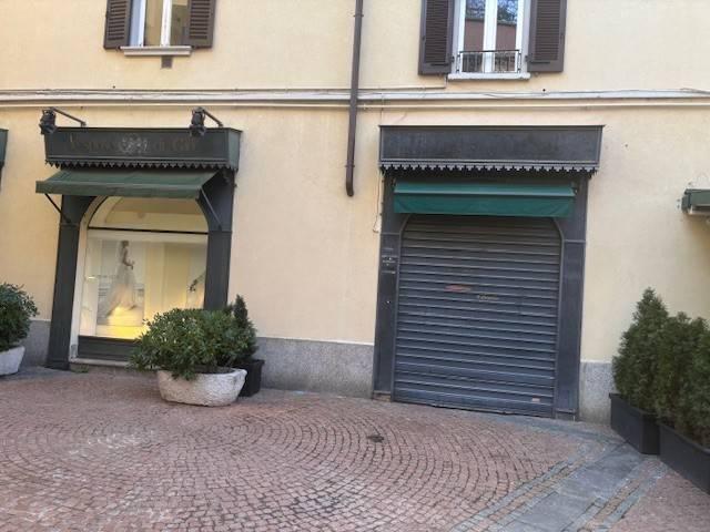 Locale Commerciale in affitto a Biumo Superiore, Varese