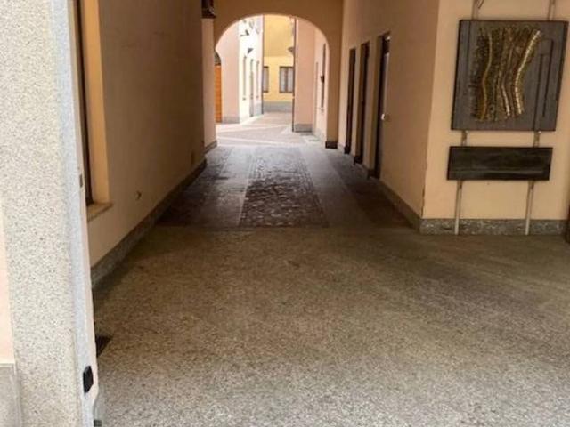 Locale Commerciale in affitto a Biumo Superiore, Varese