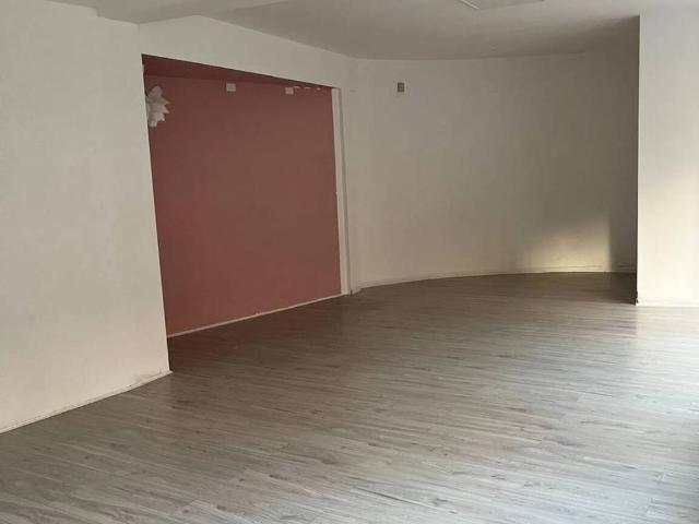 Locale Commerciale in affitto a Biumo Superiore, Varese