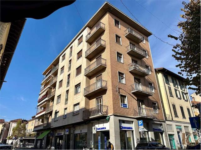 Locale Commerciale in affitto a Biumo Superiore, Varese