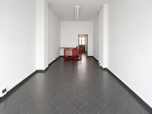 Locale Commerciale in affitto a Biumo Superiore, Varese