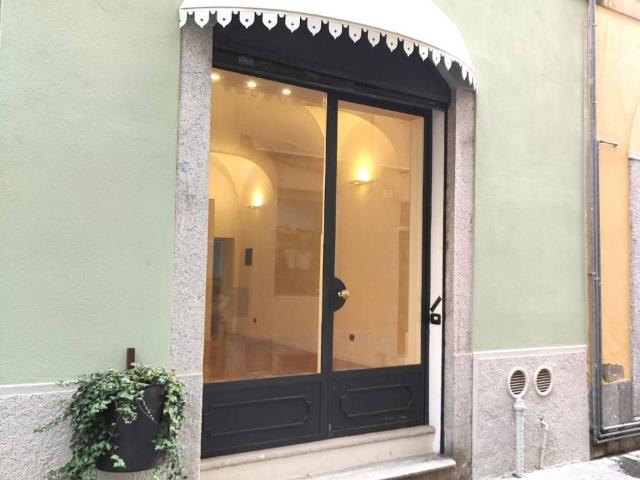 Locale Commerciale in affitto a Biumo Superiore, Varese