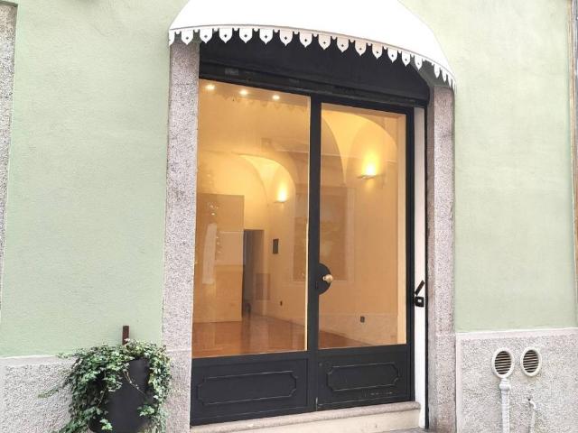 Locale Commerciale in affitto a Biumo Superiore, Varese
