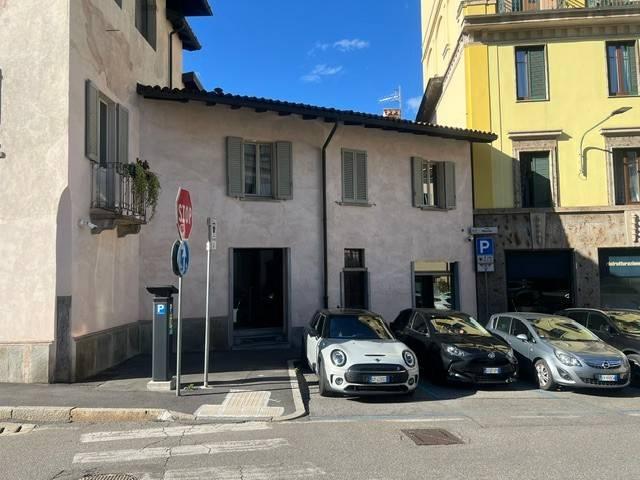 Locale Commerciale in affitto a Biumo Superiore, Varese