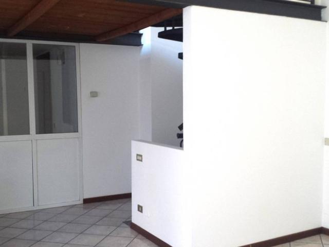 Locale Commerciale in affitto a Biumo Superiore, Varese