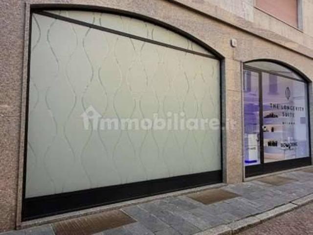 Locale Commerciale in affitto a Biumo Superiore, Varese