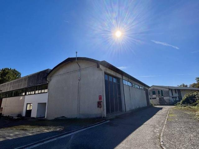 Locale Commerciale in affitto a Varese, Lombardia