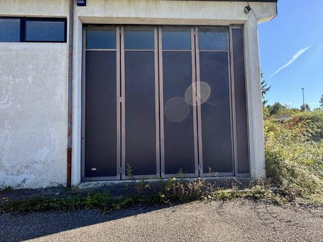 Locale Commerciale in affitto a Varese, Lombardia