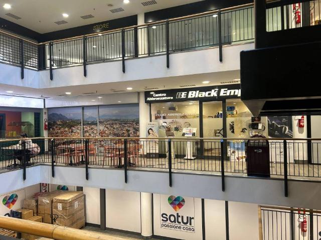 Locale Commerciale in affitto a Biumo Superiore, Varese