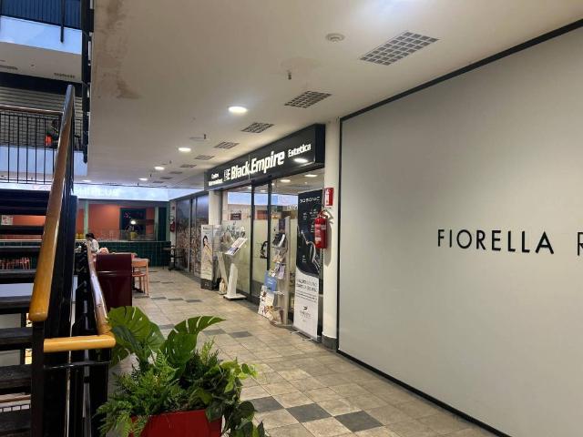 Locale Commerciale in affitto a Biumo Superiore, Varese