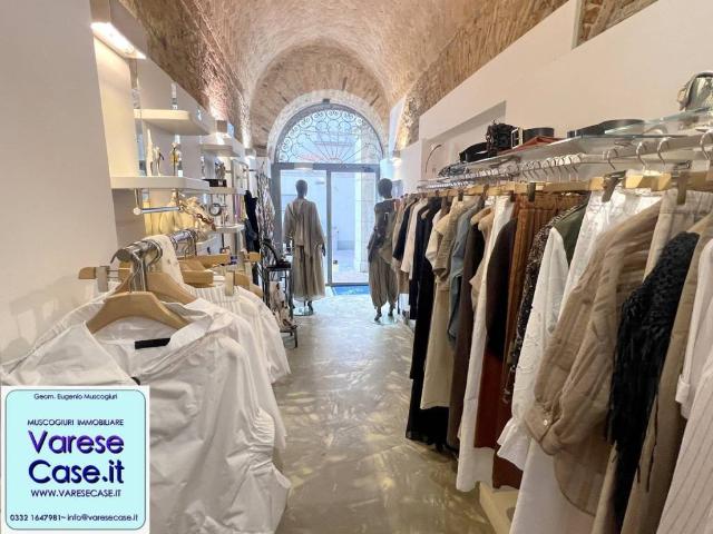 Locale Commerciale in affitto a Biumo Superiore, Varese