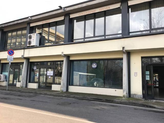 Locale Commerciale in affitto a Valle Olona, Varese