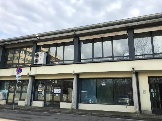 Locale Commerciale in affitto a Valle Olona, Varese