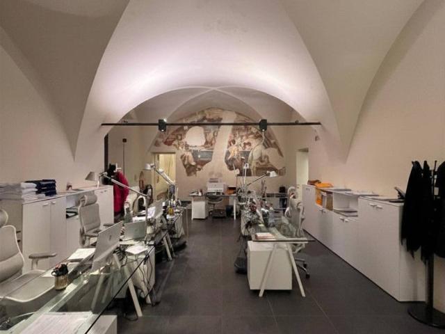 Locale Commerciale in affitto a Biumo Superiore, Varese