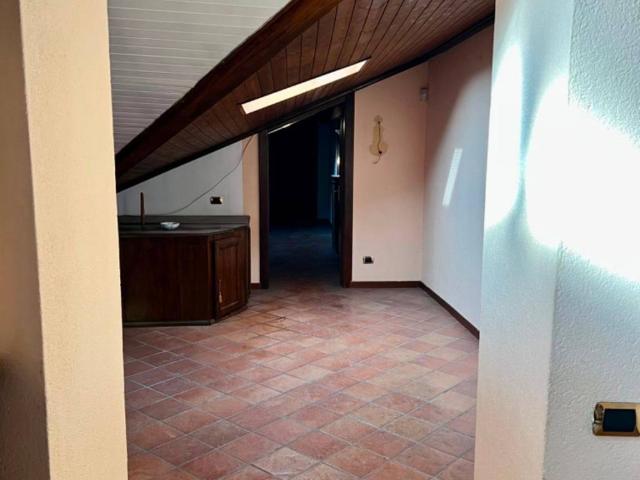 Locale Commerciale in affitto a Biumo Superiore, Varese