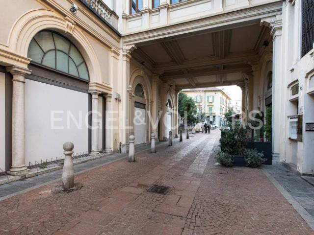 Locale Commerciale in affitto a Biumo Superiore, Varese