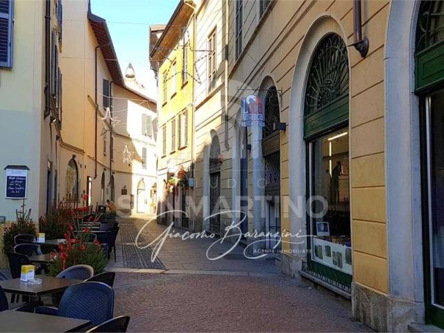Locale Commerciale in affitto a Biumo Superiore, Varese