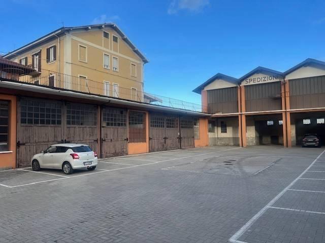 Locale Commerciale in affitto a Biumo Superiore, Varese