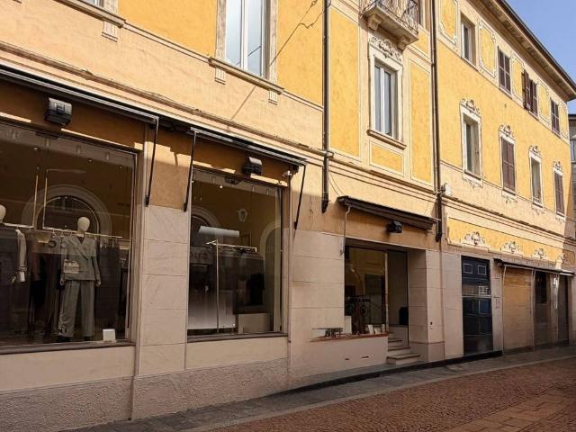 Locale Commerciale in affitto a Biumo Superiore, Varese