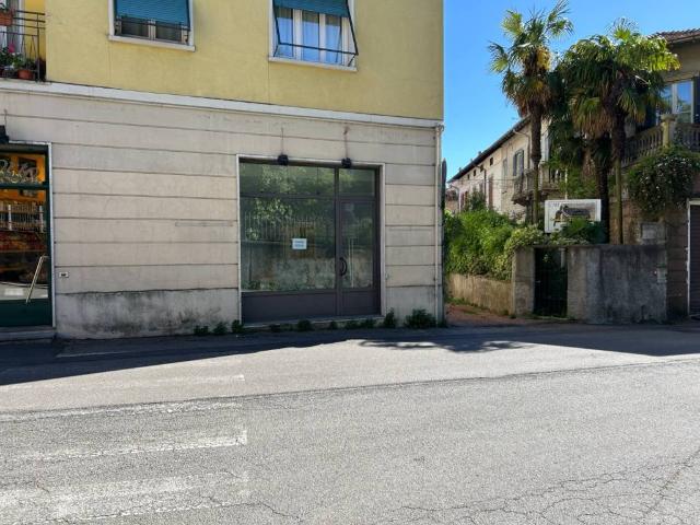 Locale Commerciale in affitto a Biumo Superiore, Varese