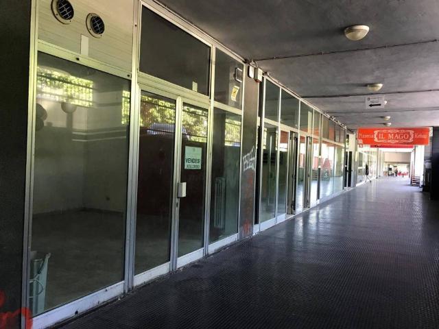 Locale Commerciale in affitto a Velate, Varese