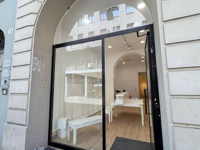 Locale Commerciale in affitto a Biumo Superiore, Varese