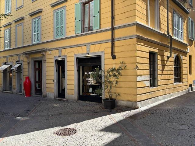 Locale Commerciale in affitto a Biumo Superiore, Varese