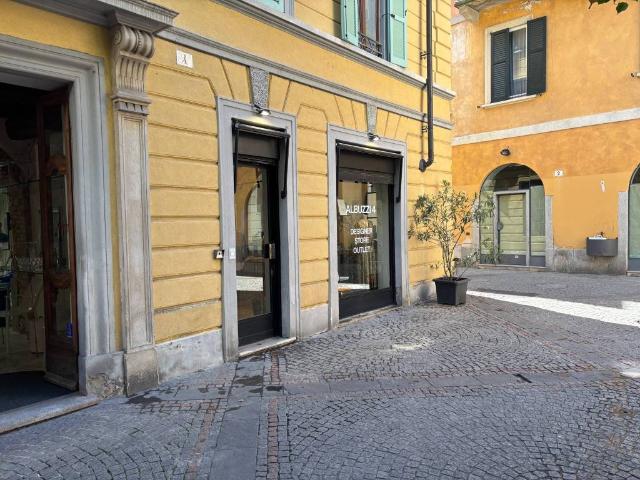 Locale Commerciale in affitto a Biumo Superiore, Varese