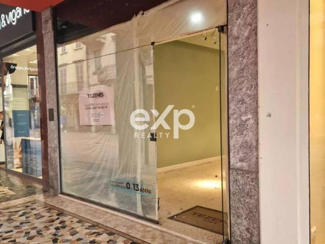 Locale Commerciale in affitto a Biumo Superiore, Varese