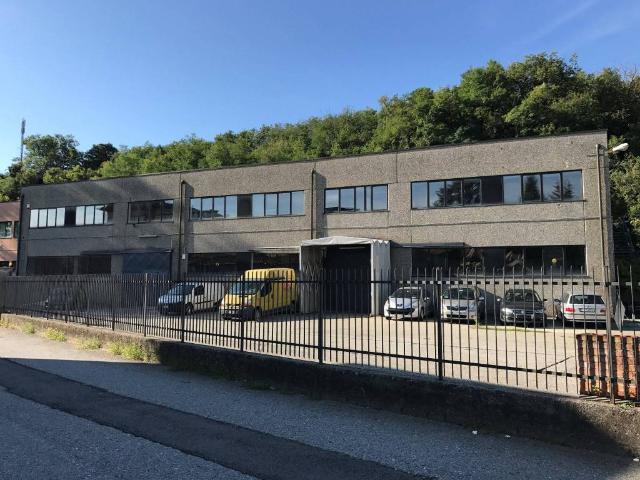 Locale Commerciale in affitto a Valle Olona, Varese