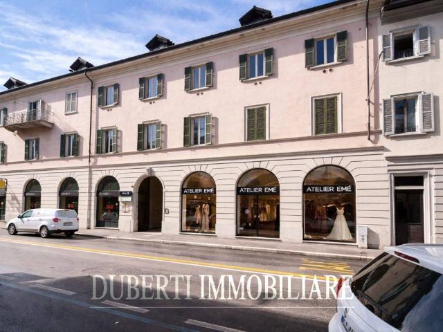Locale Commerciale in affitto a Biumo Superiore, Varese