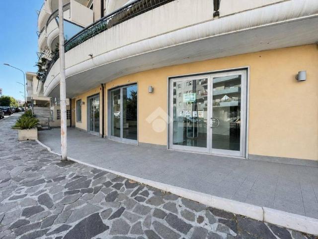 Locale Commerciale in affitto a San Paolo, Vasto