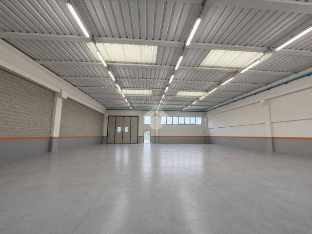 Locale Commerciale in affitto a Vedelago, Veneto