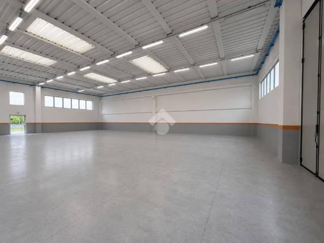 Locale Commerciale in affitto a Vedelago, Veneto