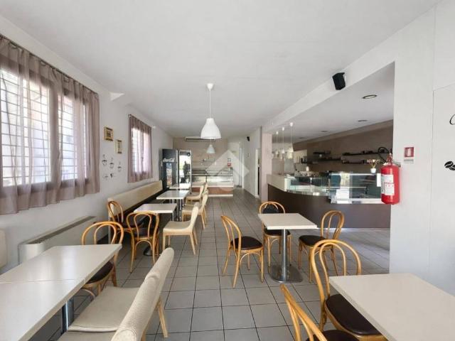 Locale Commerciale in affitto a Fonte, Vedelago