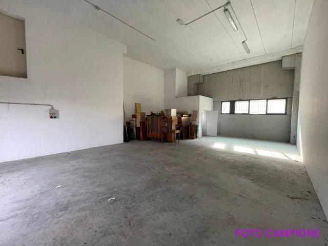 Locale Commerciale in affitto a Sant'Antonio, Veggiano