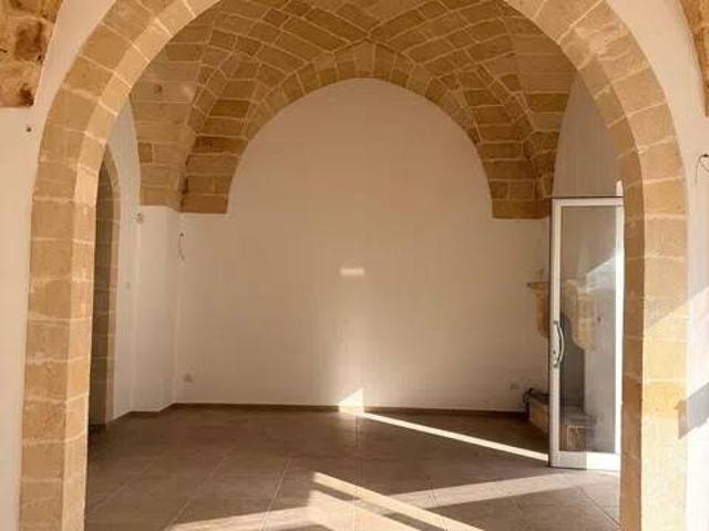 Locale Commerciale in affitto a Puglia, Lecce