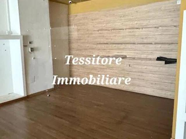 Locale Commerciale in affitto a Velletri, Roma Capitale