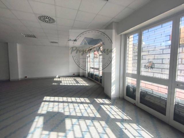 Locale Commerciale in affitto a Velletri, Roma Capitale